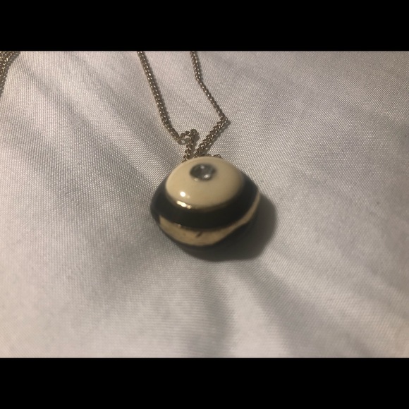 Long gold color necklace with black pendant - Picture 2 of 4